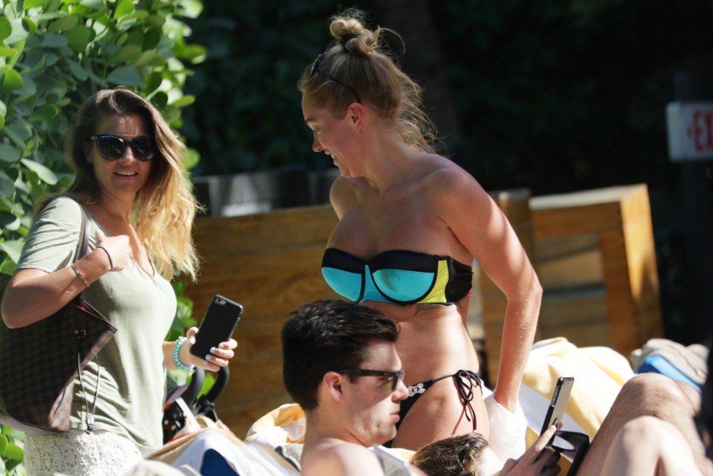 Aisleyne Horgan-Wallace en bikini 3