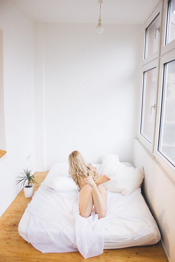 Alicia Schneider Nude & Sexy 1