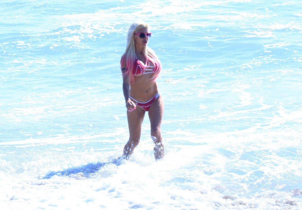 Angelique 'Frenchy' Morgan en bikini 5