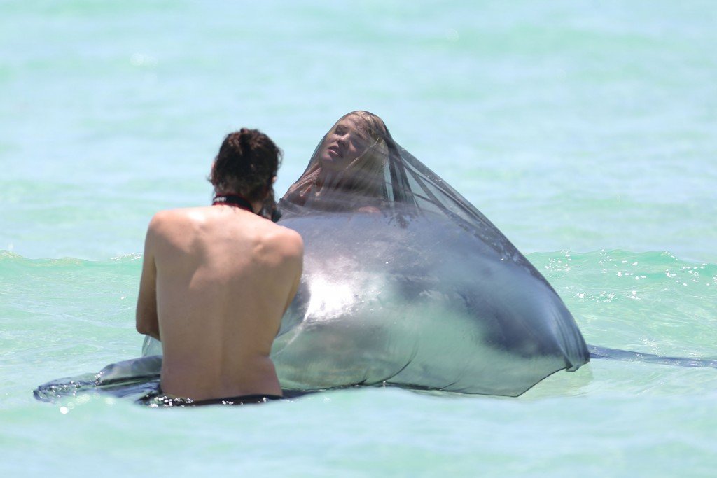 Lara Stone Sexy Topless 20