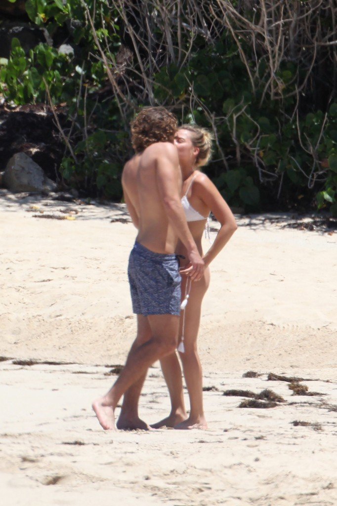 Margot Robbie en bikini 1