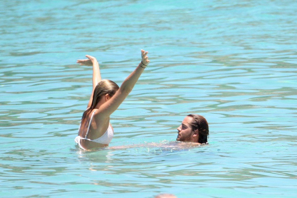 Margot Robbie en bikini 18