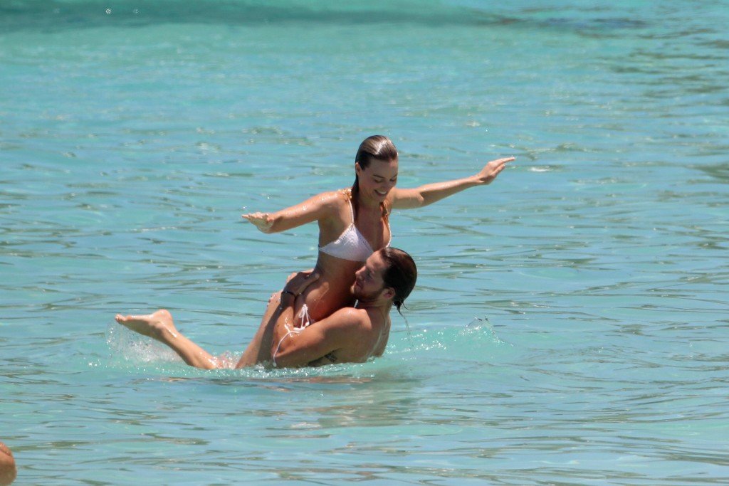 Margot Robbie en bikini 29