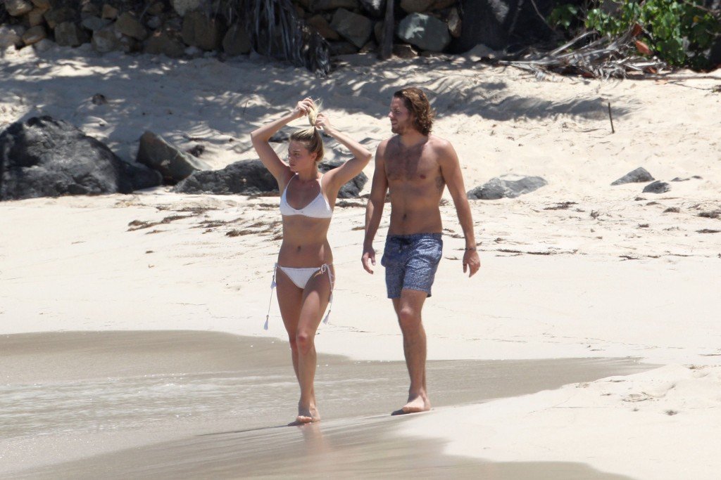 Margot Robbie en bikini 3