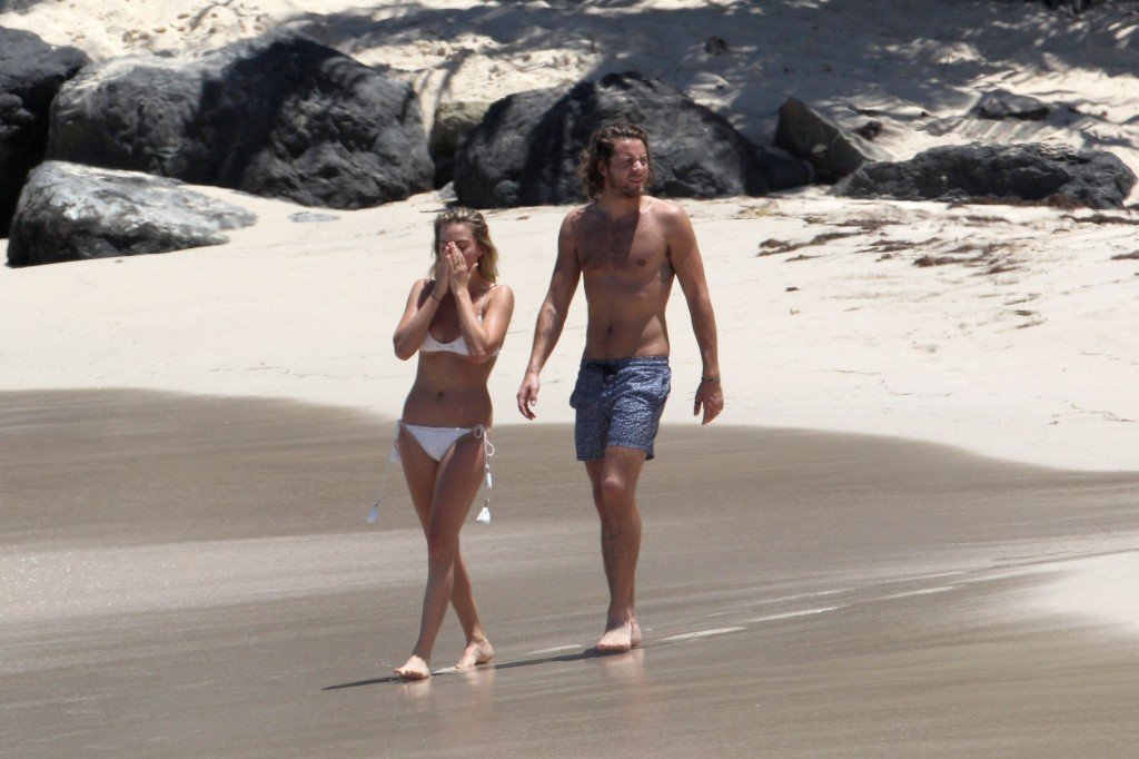 Margot Robbie en bikini 4