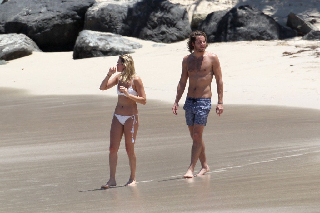 Margot Robbie en bikini 5