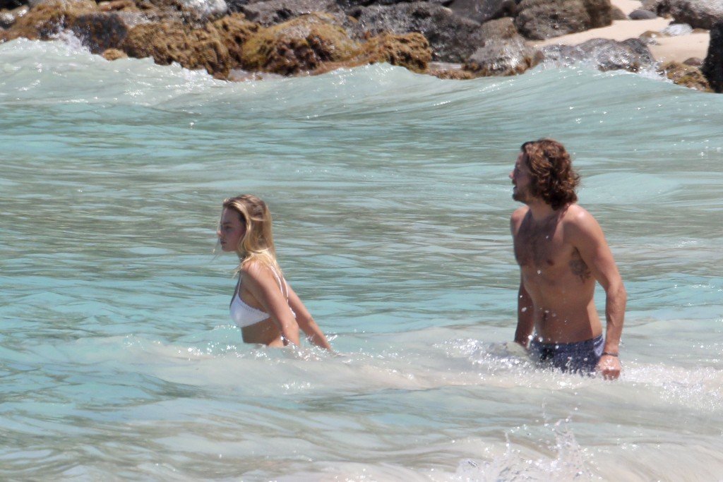 Margot Robbie en bikini 7