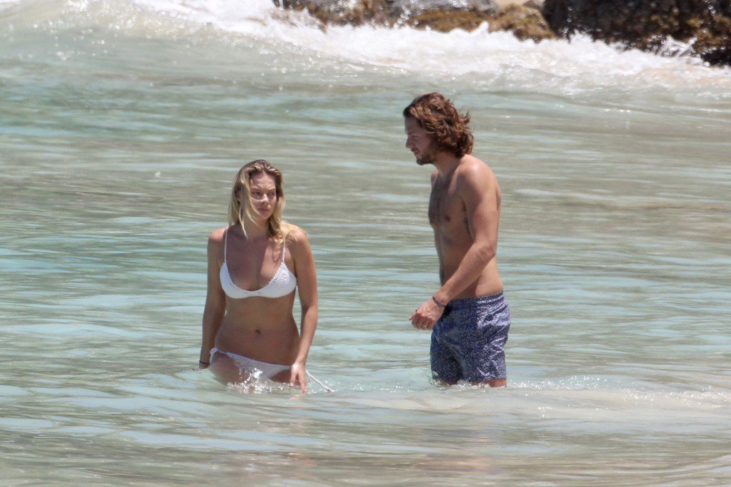 Margot Robbie en bikini 8