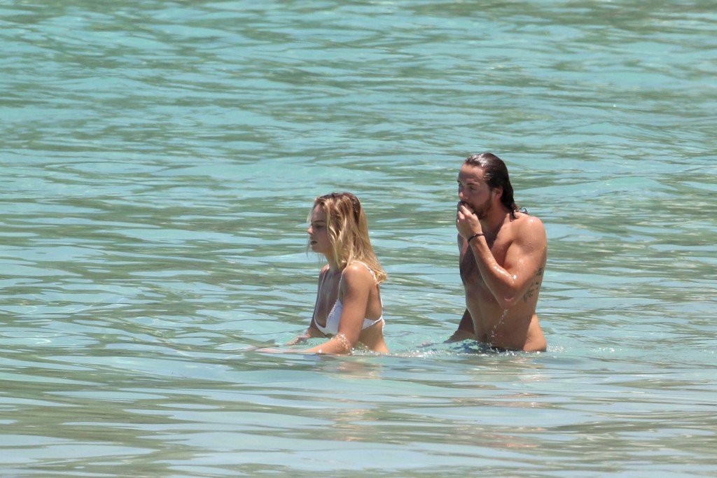 Margot Robbie en bikini 9