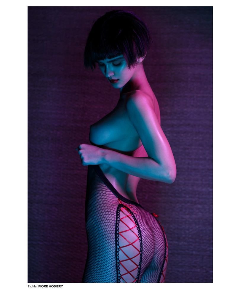 Paula Bulczynska Topless & Sexy 7
