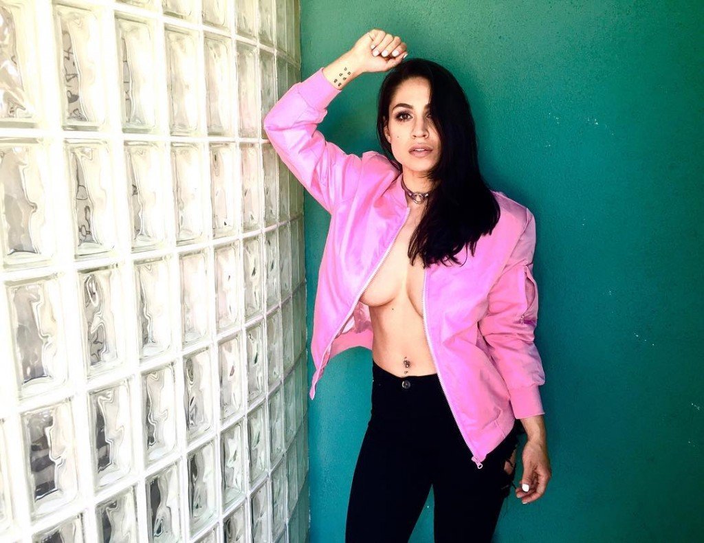 Cassie Steele Braless