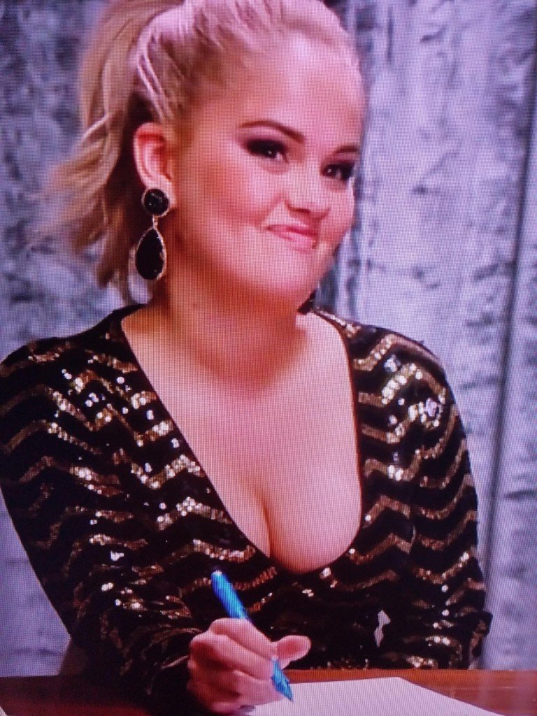 Décolleté de Debby Ryan 2