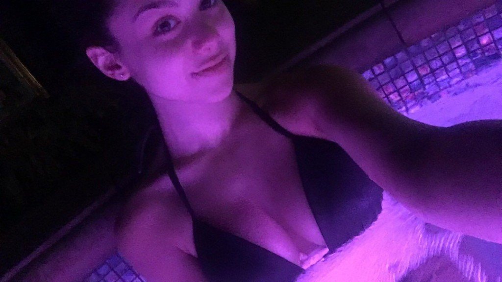 Collection de décolletés de Kira Kosarin 2