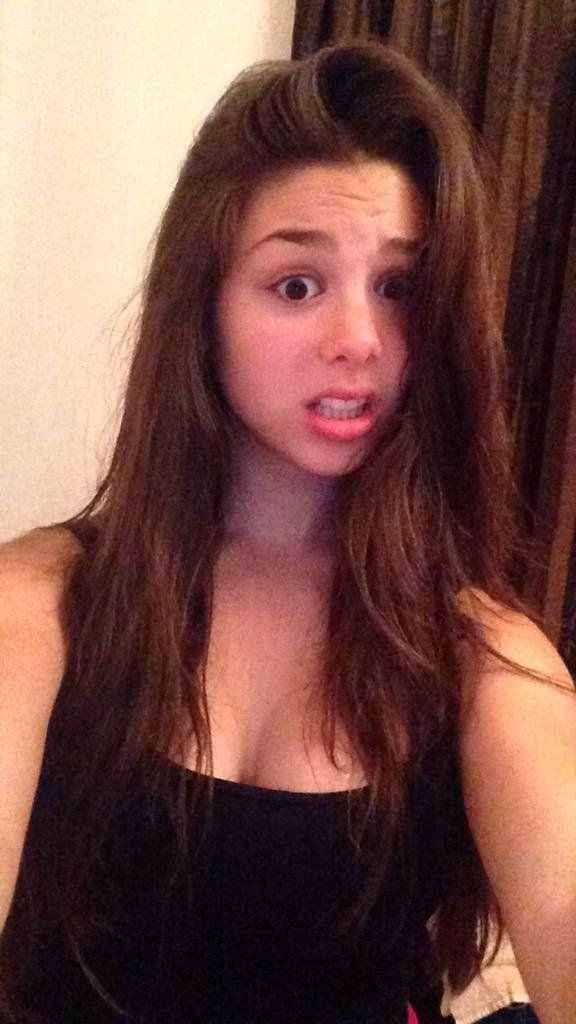 Collection de décolletés de Kira Kosarin 6