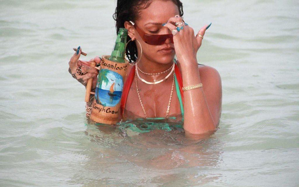 Rihanna Sexy 2