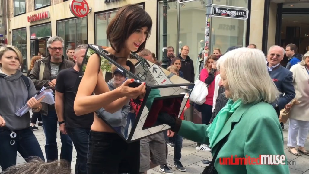 [HKGolden] MIRROR BOX _ version NON CENSURÉE !! (Düsseldorf, Londres, Amsterdam 2016).mp4_snapshot_01.26_[2016.07.09_19.36.46]
