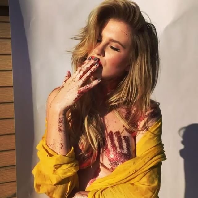 Ireland Baldwin Sexy 4