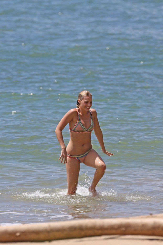 Margot Robbie Topless & Sexy 13