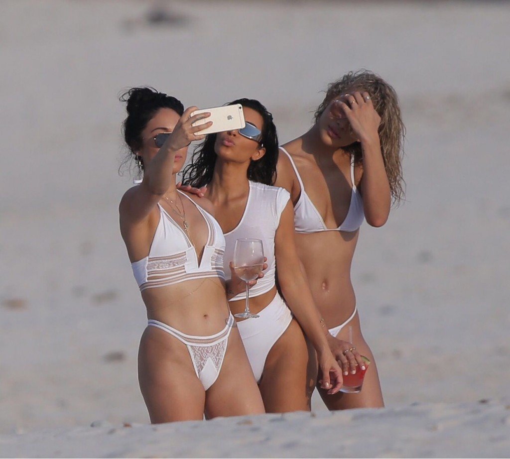 Kim Kardashian Sexy 19