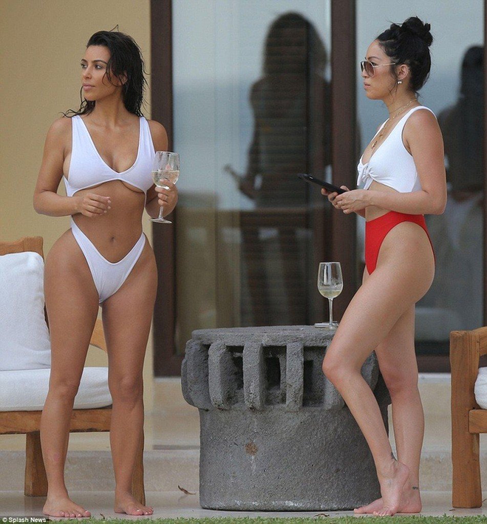 Kim Kardashian en maillot de bain 10