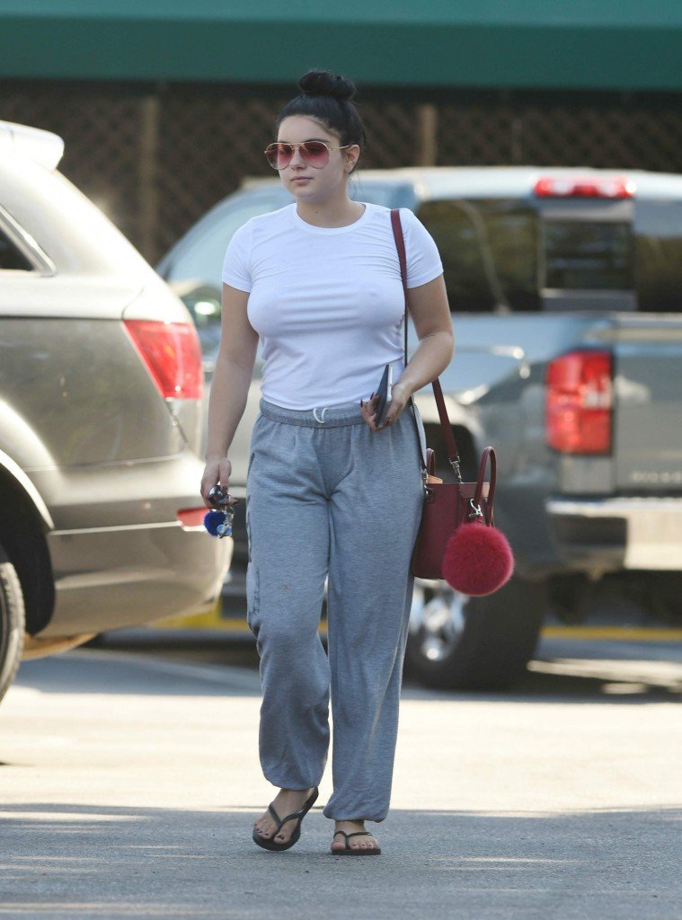 Ariel Winter Braless 13