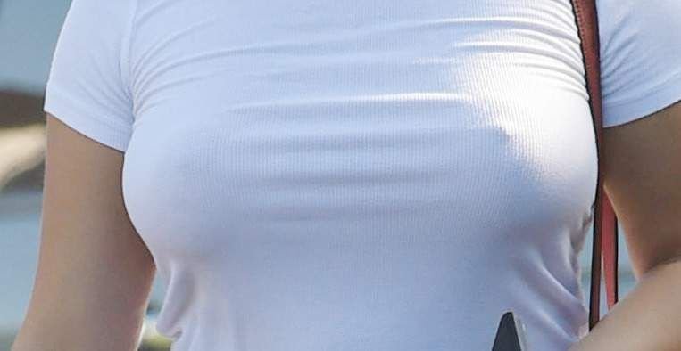 Ariel Winter Braless 21