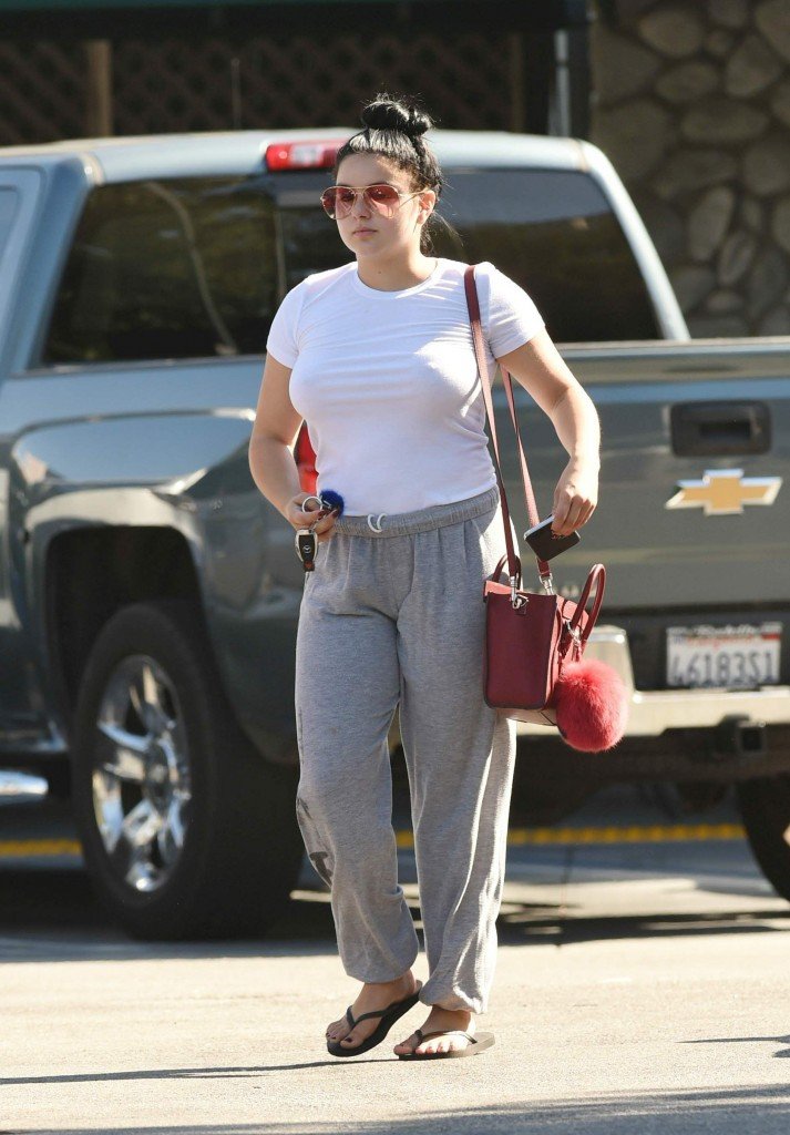 Ariel Winter Braless 7