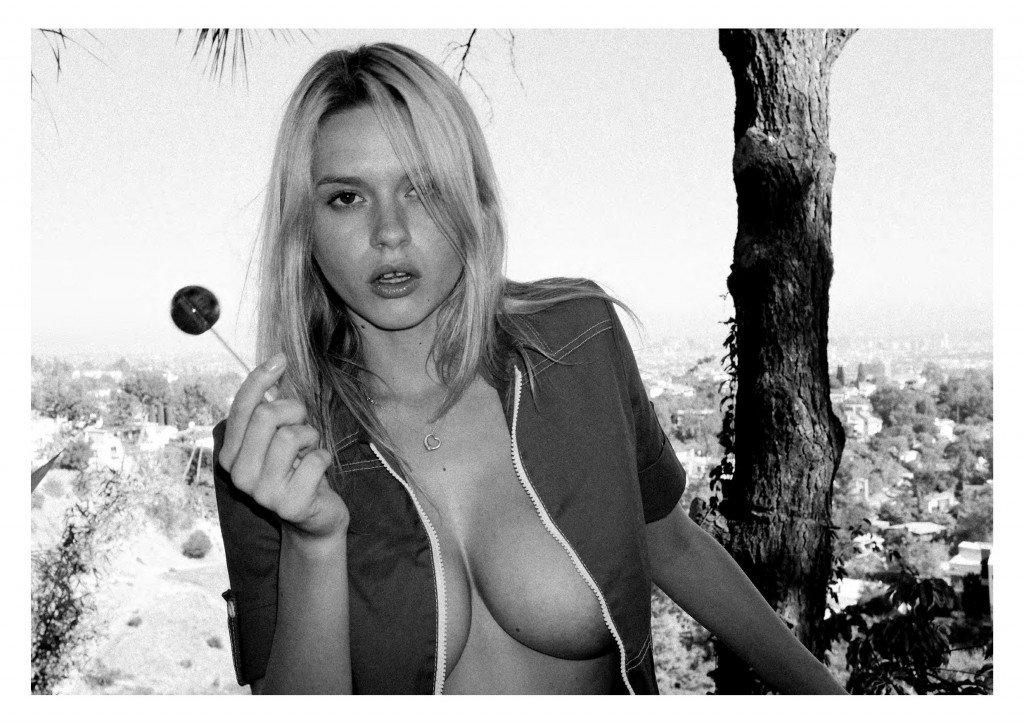 Elle Brittain Sexy Topless-1