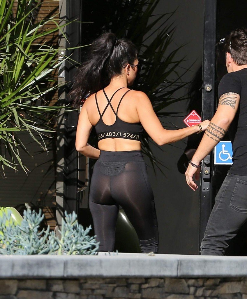 Kourtney Kardashian Sexy-2