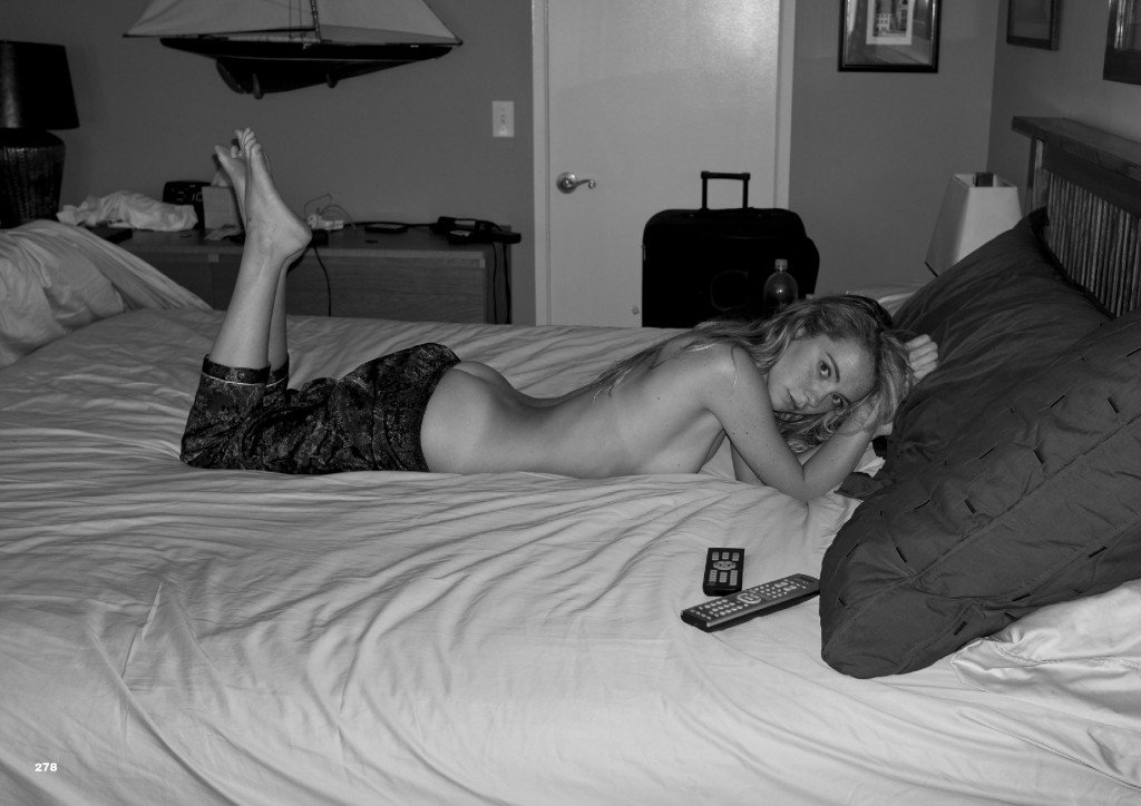 Haley Nicole Permenter Torse Nu & Sexy 6