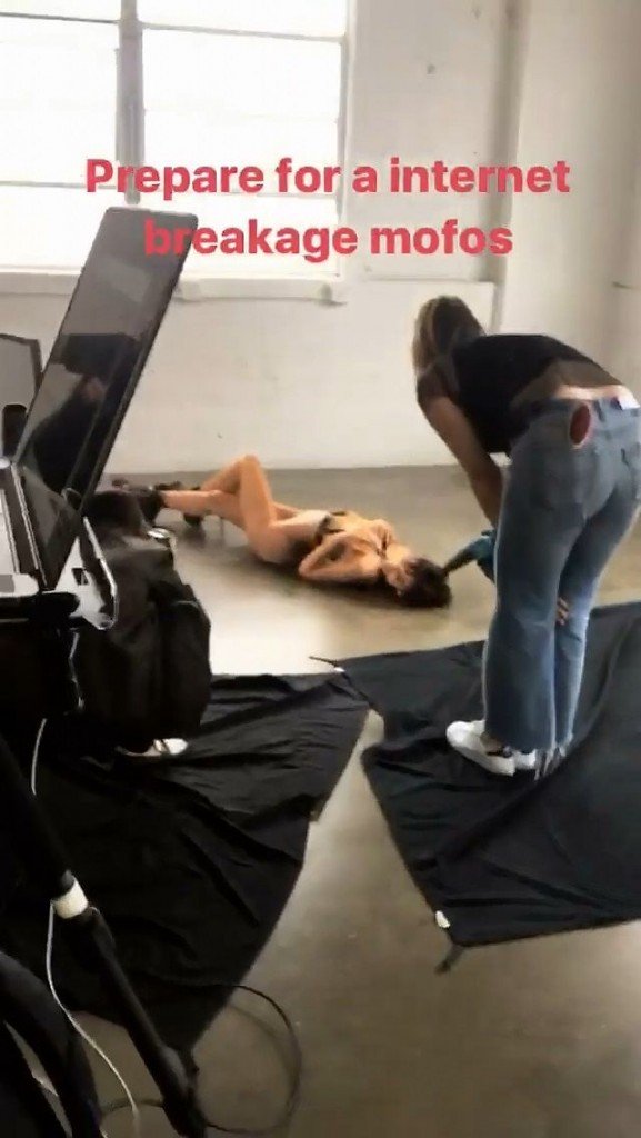 Alexis Ren Sexy 22 thefappening.so