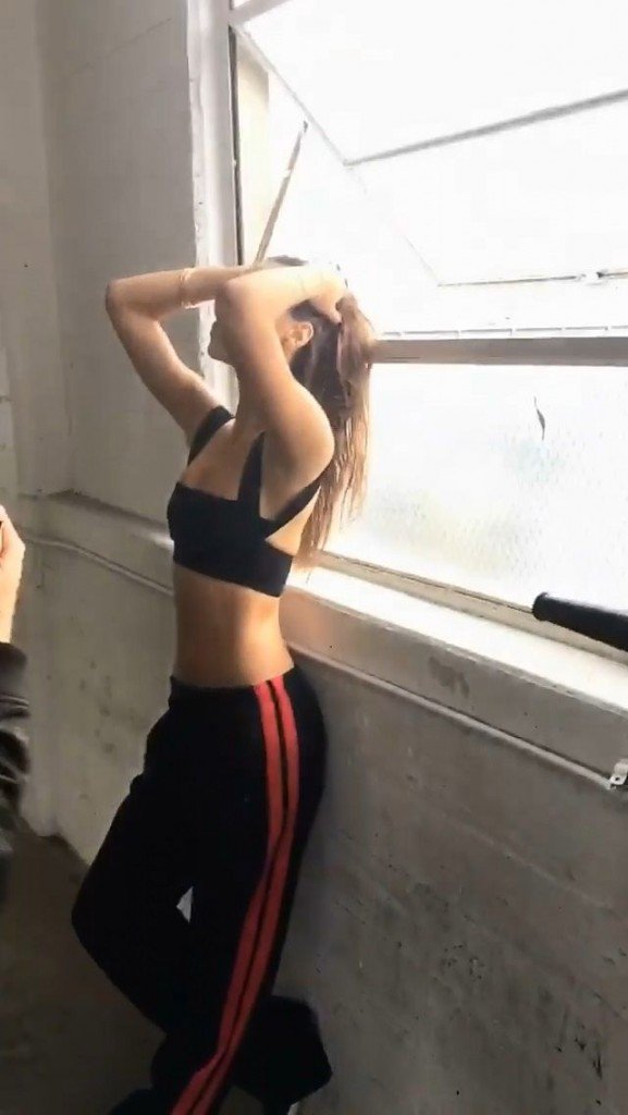 Alexis Ren Sexy 25 thefappening.so