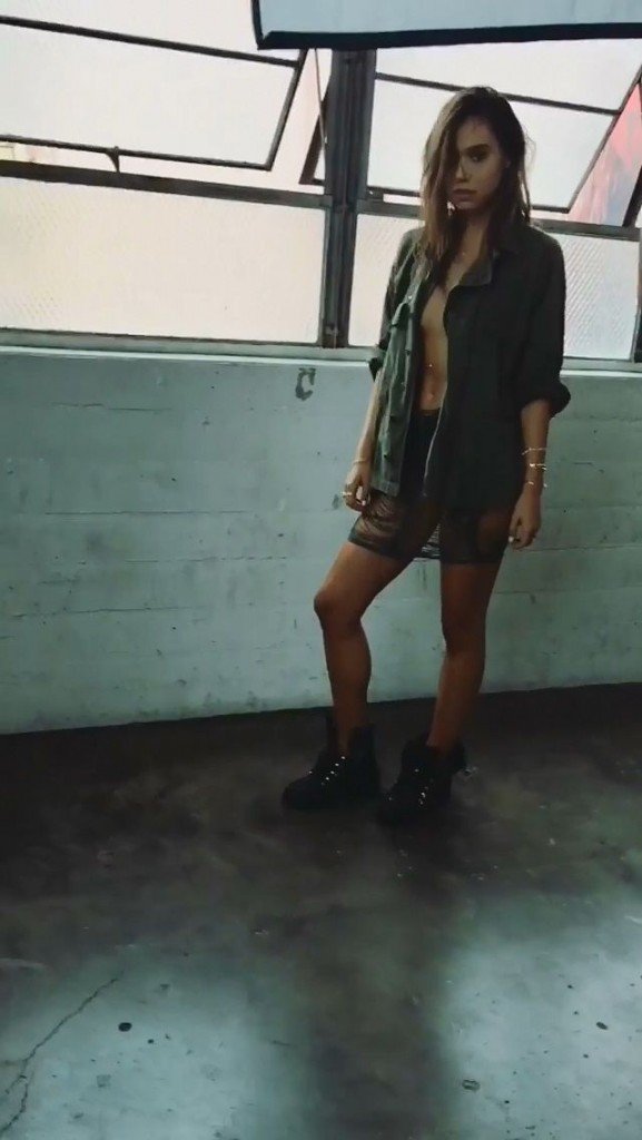 Alexis Ren Sexy 35 thefappening.so