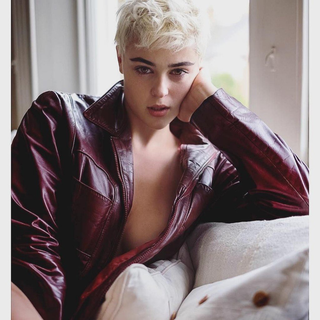 Stefania Ferrario Nude & Sexy 10