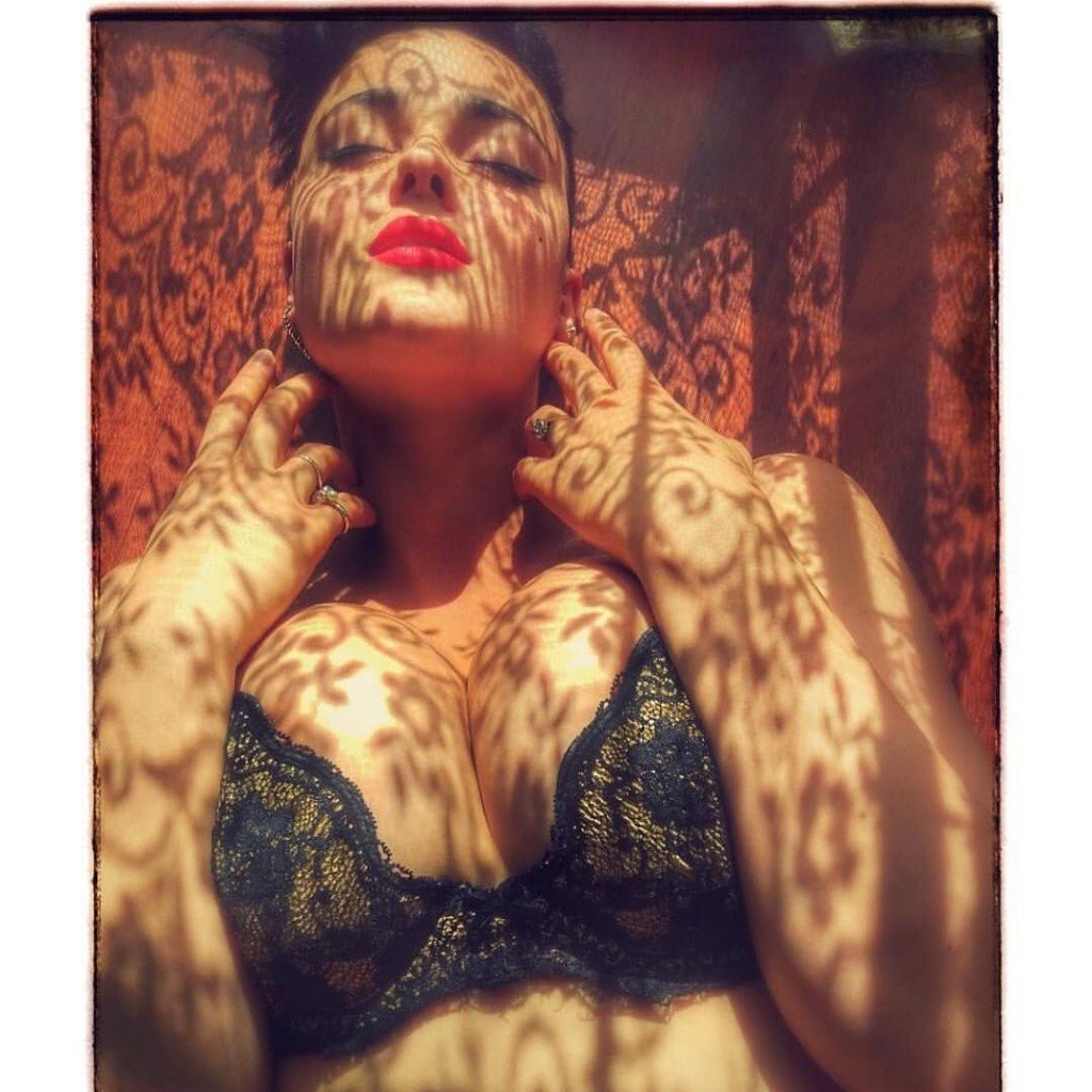 Stefania Ferrario Nude & Sexy 14