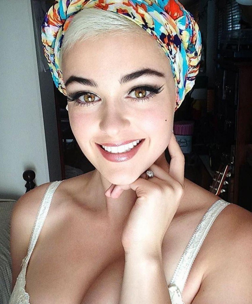 Stefania Ferrario Nude & Sexy 9