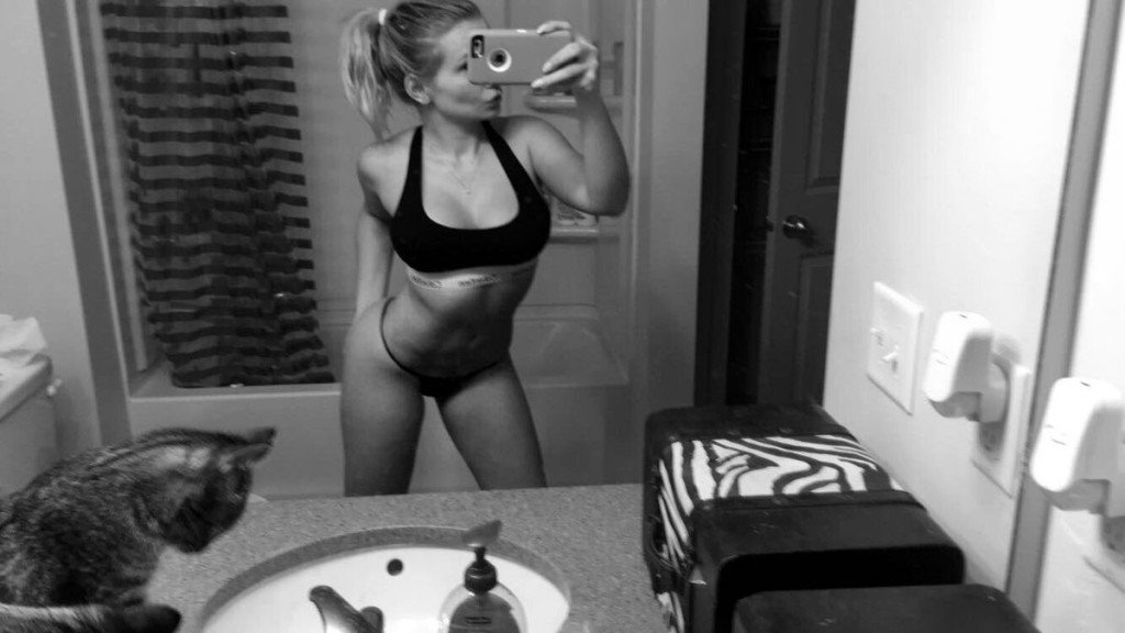 Zoie Burgher Sexy Topless 9