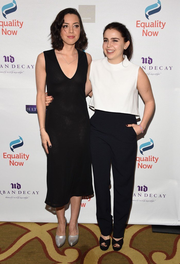 Aubrey Plaza Braless thefappening.so 19