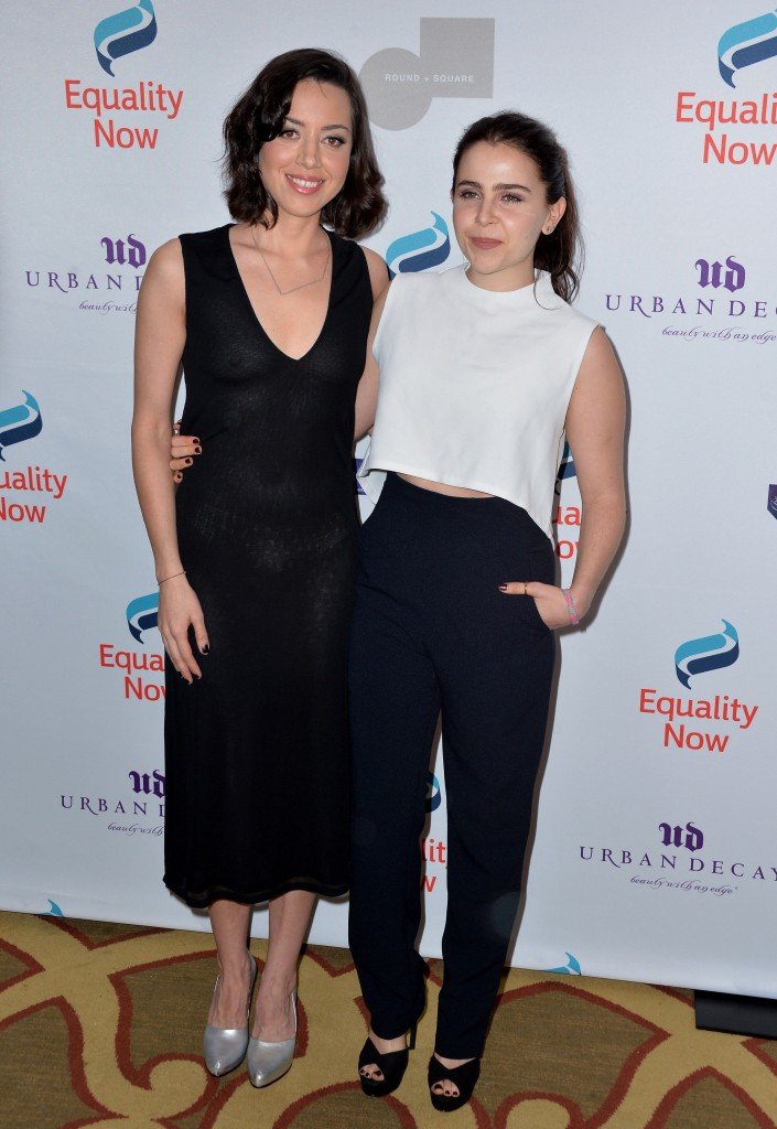Aubrey Plaza Braless thefappening.so 9