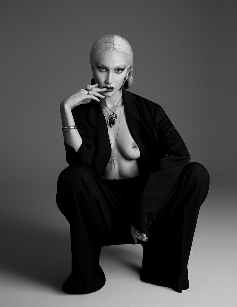 Bella Hadid Sexy & Topless 7