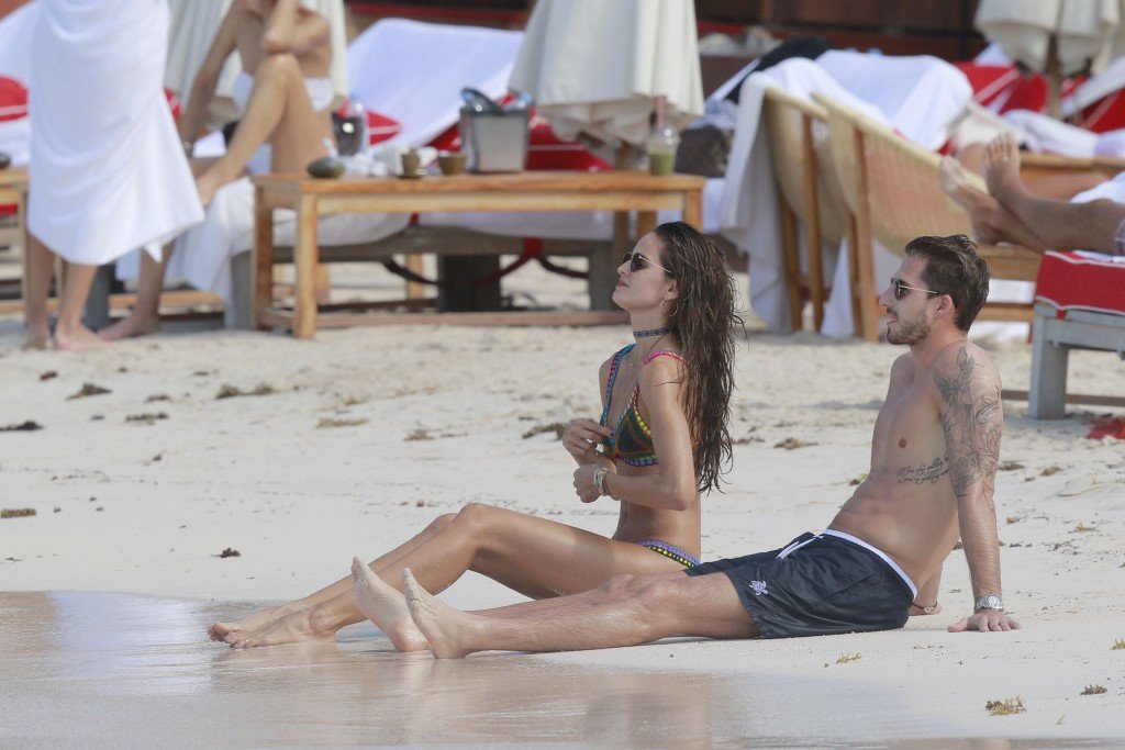 Izabel Goulart Sexy thefappening.so 19
