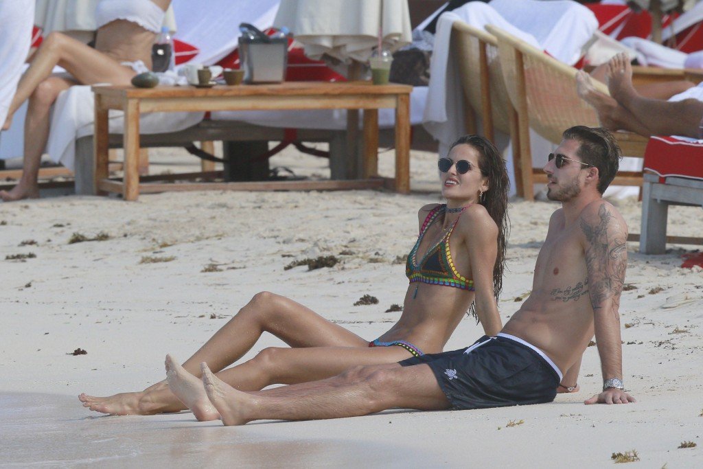 Izabel Goulart Sexy thefappening.so 20