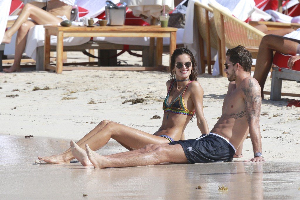 Izabel Goulart Sexy thefappening.so 21