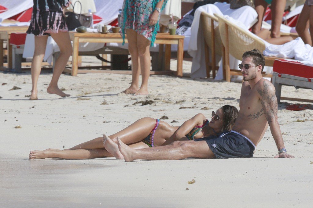Izabel Goulart Sexy thefappening.so 23