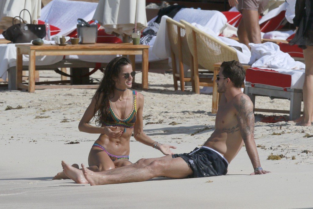 Izabel Goulart Sexy thefappening.so 24