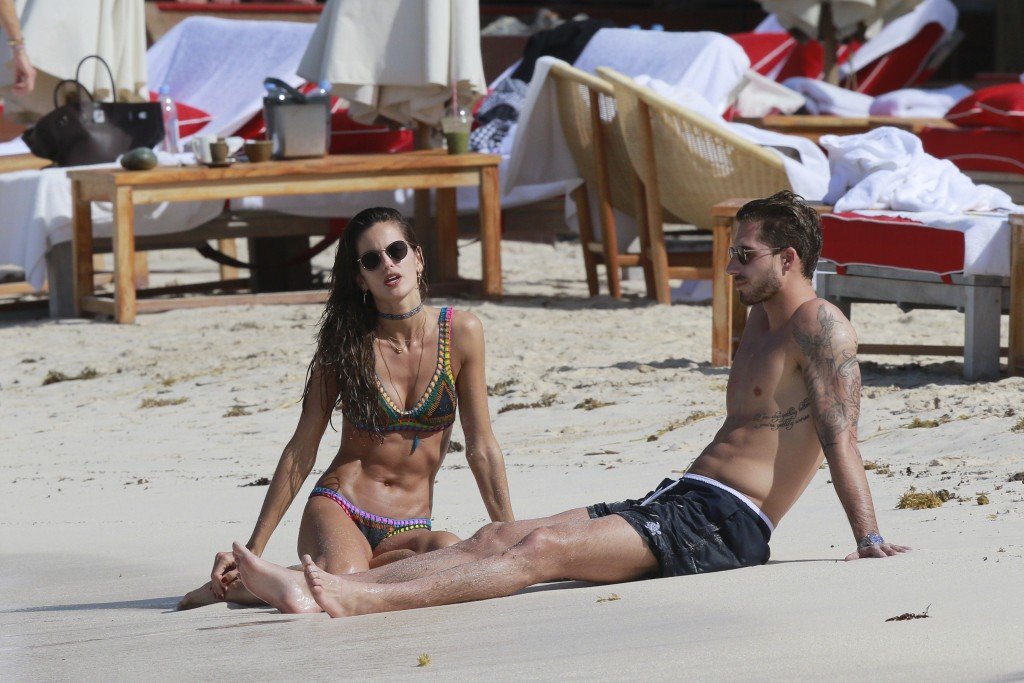 Izabel Goulart Sexy thefappening.so 25
