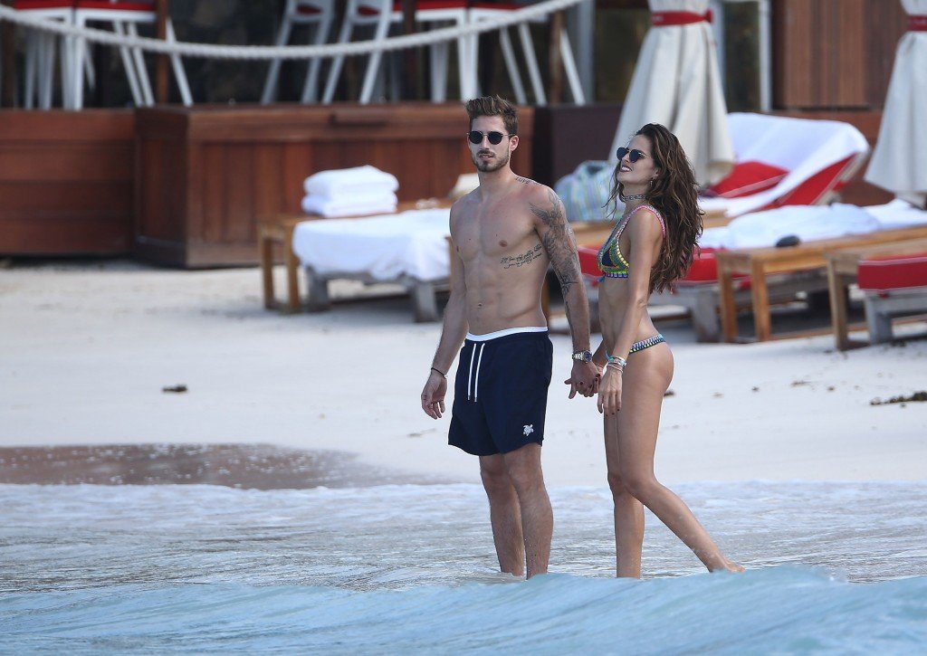 Izabel Goulart Sexy thefappening.so 29