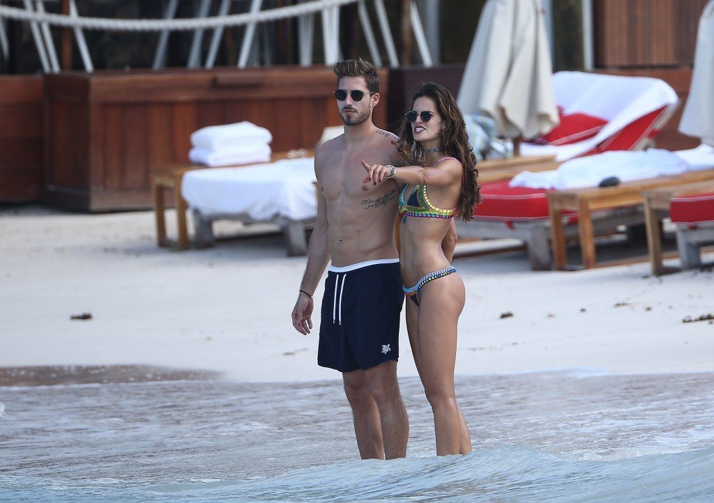 Izabel Goulart Sexy thefappening.so 33