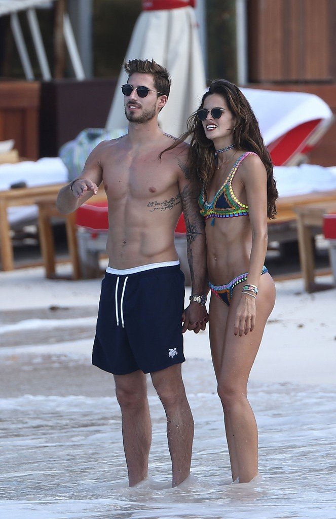 Izabel Goulart Sexy thefappening.so 37
