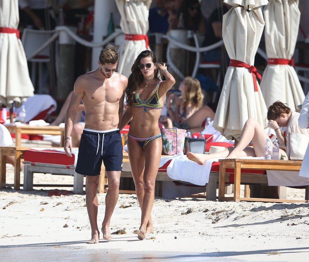 Izabel Goulart Sexy thefappening.so 45